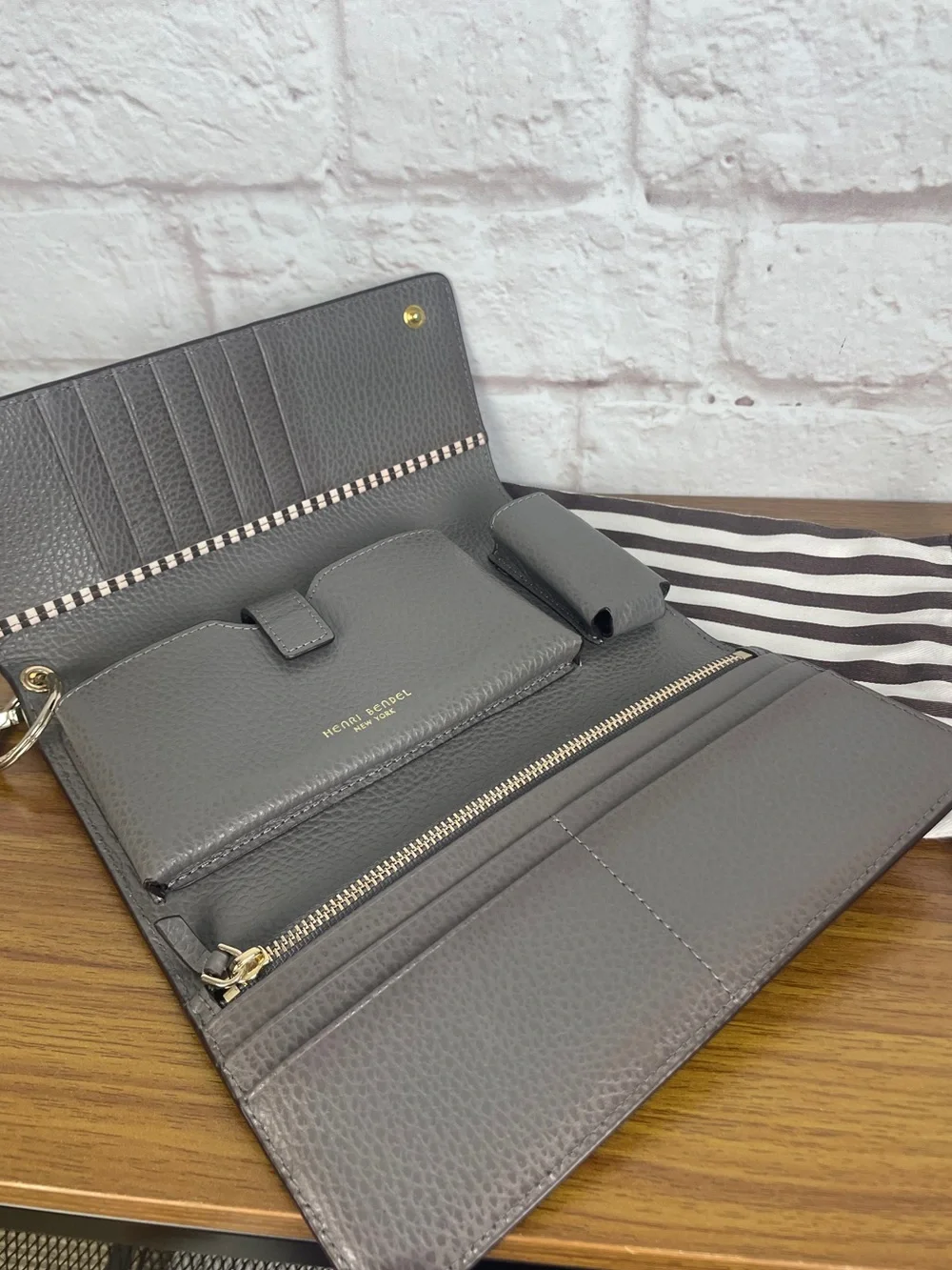 Henri Bendel Uptown Organizer Gray Leather Wristlet Wallet Clutch